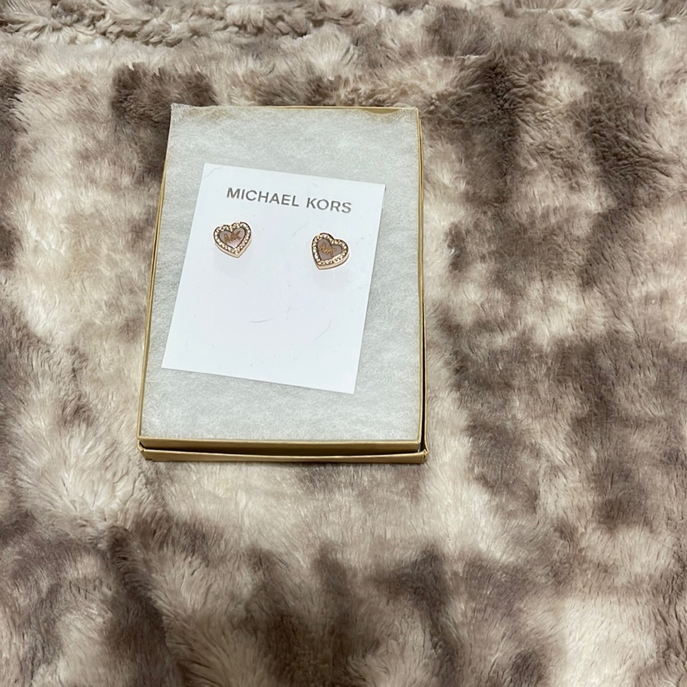 MK heart earring